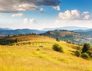 güneşli dağ manzarası