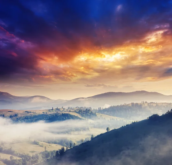 Sunny hills under cloudy sky — Stock Photo, Image