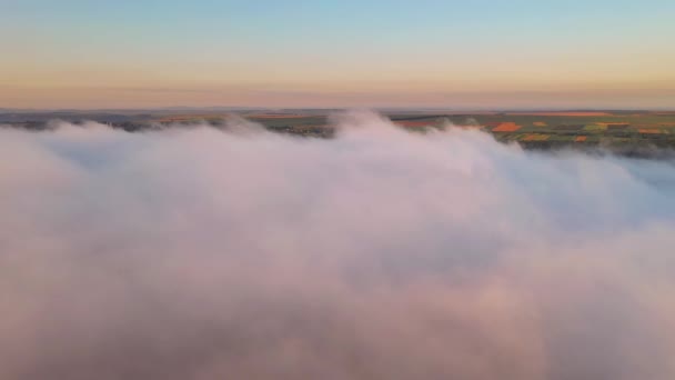 Majestueus Uitzicht Prachtige Oceaan Van Wolken Bij Zonsopgang Cinematografisch Luchtschot — Stockvideo
