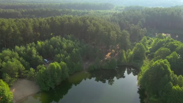 Fredfyldt Fugleperspektiv Blå Søer Grønne Skove Solrig Dag – Stock-video