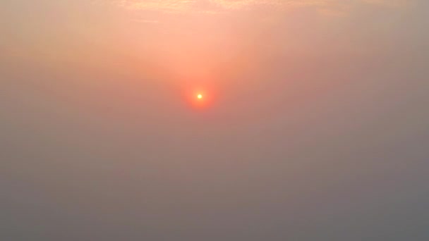 Vista Panorâmica Fantástico Oceano Nuvens Nascer Sol Tiro Aéreo Cinematográfico — Vídeo de Stock