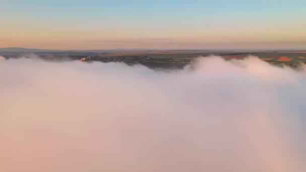 Majestuosa Vista Sobre Hermoso Océano Nubes Amanecer Disparo Aéreo Cinematográfico — Vídeo de stock