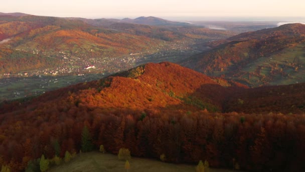 Vista Atraente Drone Voando Sobre Encostas Coloridas Durante Dia Filmado — Vídeo de Stock