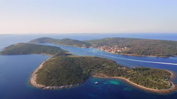 Drone Survole Baie Azur Par Une Journée Ensoleillée Filmé Drone — Video