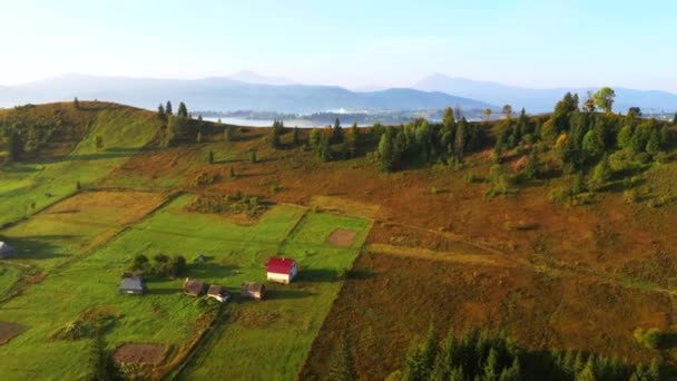 Drone Survole Une Spectaculaire Vallée Montagne Lever Soleil Filmé Drone — Video