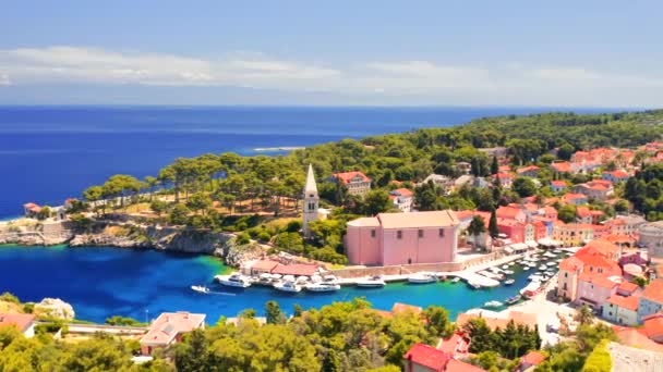 Tiroteio Drone Baía Azure Cidade Veli Losinj Dia Ensolarado Croácia — Vídeo de Stock