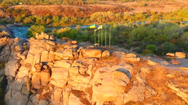 Eine Drohne Fliegt Über Die Felsen Des Southern Bug Canyon — Stockvideo