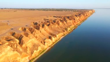 Toprak erozyonunun yarattığı muhteşem topoğrafya, Stanislav Büyük Kanyonu. 4k, İHA videosu ile çekilmiştir..