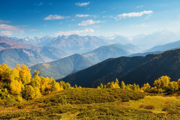 Fantastisk Utsikt Över Den Alpina Dalen Med Blå Himmel Vid — Stockfoto