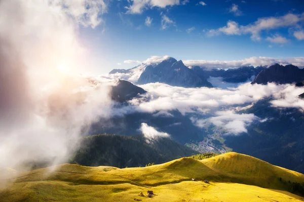 Excelente Vista Nevoeiro Vale Val Fassa Parque Nacional Dolomitas Dolomiti — Fotografia de Stock