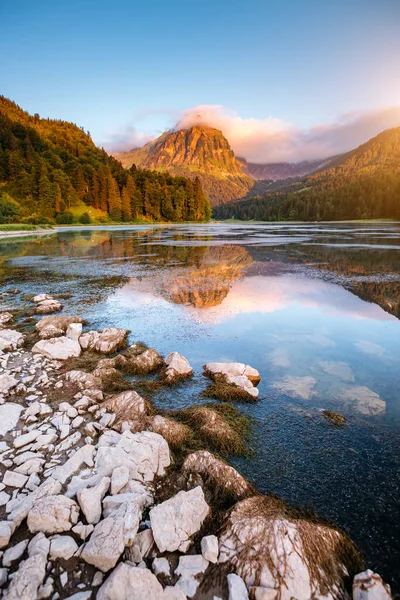 Toller Blick Auf Den Azurblauen Obersee Der Sonnenlicht Leuchtet Beliebte — Stockfoto