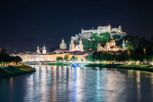 Tolle Aussicht Auf Einen Abend Stadt Scheint Den Lichtern Dramatisches — Stockfoto