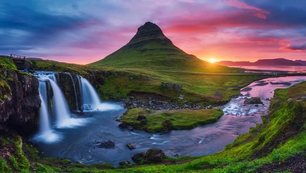 Μεγαλοπρεπής Βραδιά Ηφαίστειο Kirkjufell Ακτή Της Χερσονήσου Snaefellsnes Δραματική Και — Φωτογραφία Αρχείου