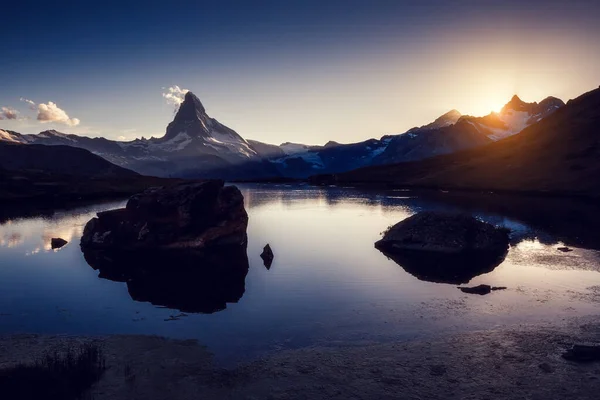 Alp Vadisi Nde Meşhur Matterhorn Tepesi Olan Harika Bir Manzara — Stok fotoğraf