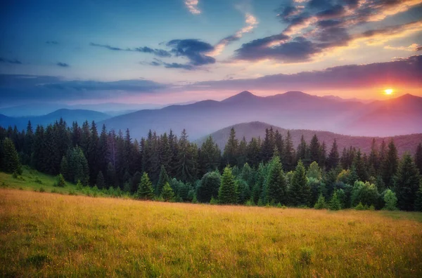 Fantastic Summits Glowing Sunlight Dramatic Picturesque Morning Scene Location Carpathian — Stock Photo, Image