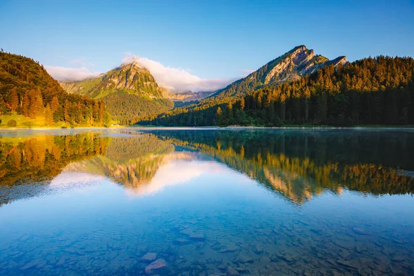 Krásný Výhled Alpský Rybník Obersee Soumraku Oblíbená Turistická Atrakce Malebná — Stock fotografie