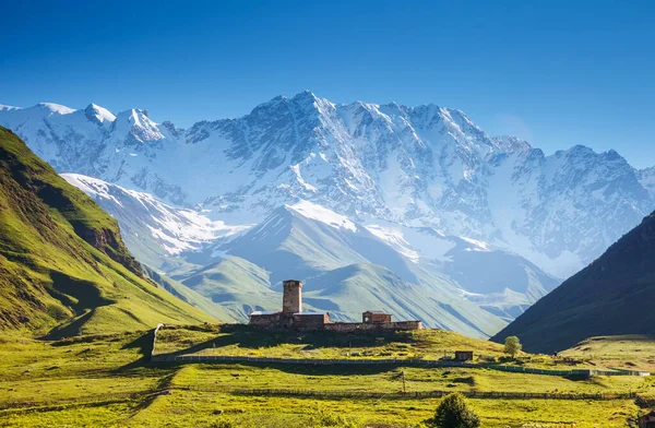 View Ushguli Village Foot Shkhara Picturesque Gorgeous Scene Famous Tourist — Stock Photo, Image