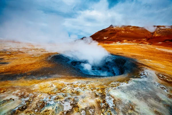 Ominous View Geothermal Area Hverir Hverarond Popular Tourist Attraction Dramatic — Stock Photo, Image