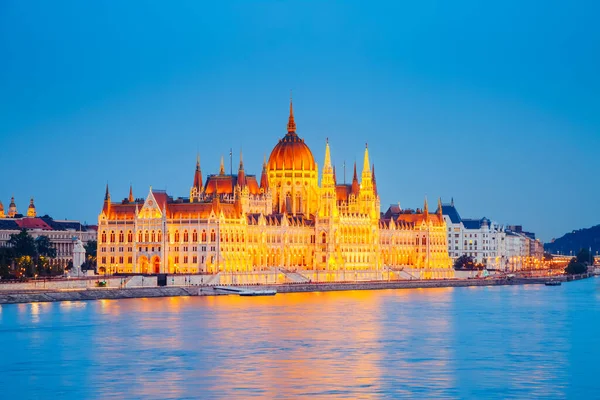 Vista Grande Parlamento Húngaro Com Famosa Ponte Margit Atracção Turística — Fotografia de Stock