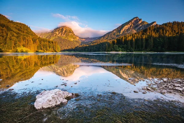 Wspaniały Widok Alpejski Staw Obersee Zmierzchu Popularna Atrakcja Turystyczna Malownicza — Zdjęcie stockowe