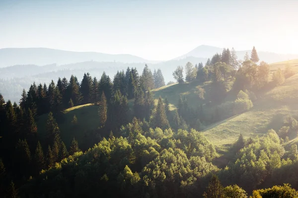 Prachtig Uitzicht Alpine Dorp Gloeiend Door Zonlicht Pittoreske Prachtige Ochtendscene — Stockfoto
