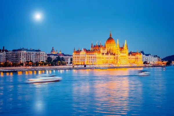 Vista Grande Parlamento Húngaro Com Famosa Ponte Margit Atracção Turística — Fotografia de Stock