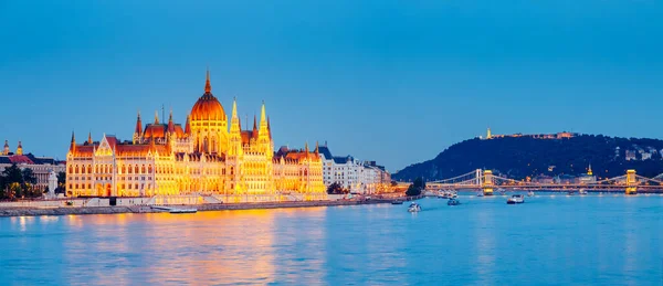 Vista Grande Parlamento Húngaro Com Famosa Ponte Margit Atracção Turística — Fotografia de Stock