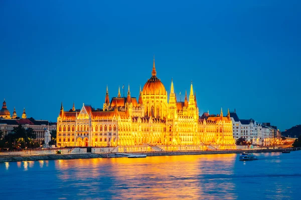 Άποψη Του Μεγάλου Ουγγρικού Κοινοβουλίου Διάσημη Γέφυρα Margit Δημοφιλές Τουριστικό — Φωτογραφία Αρχείου