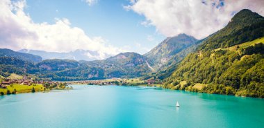 Lungern tatil köyünün muhteşem manzarası. Popüler turist eğlencesi. Resimli bir gün ve muhteşem bir sahne. İsviçre Alpleri, Obwalden Kantonu, Avrupa. Güzellik dünyasını keşfedin.