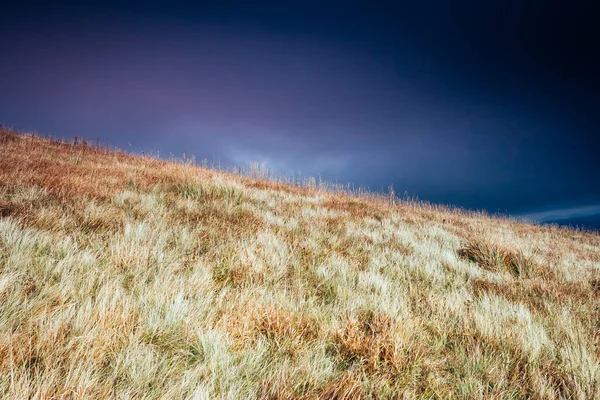 Maestose Colline Gialle Illuminate Dalla Luce Del Sole Giorno Scena — Foto Stock