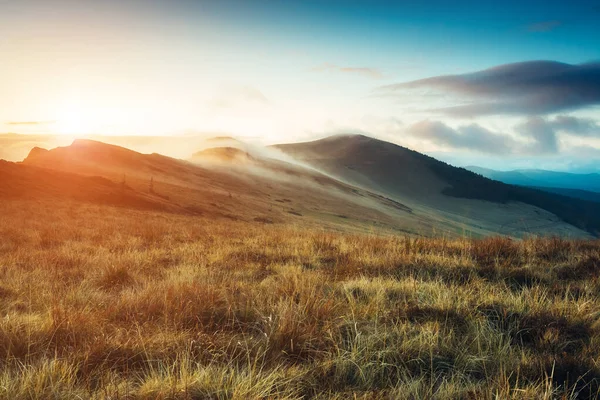 Magical Hills Glowing Sunlight Twilight Dramatic Scene Picturesque Picture Location — Stock Photo, Image