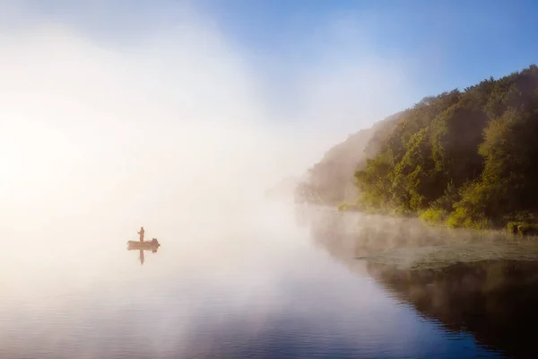 Vista Vívida Del Estanque Niebla Mañana Escena Dramática Hermosa Ubicación — Foto de Stock