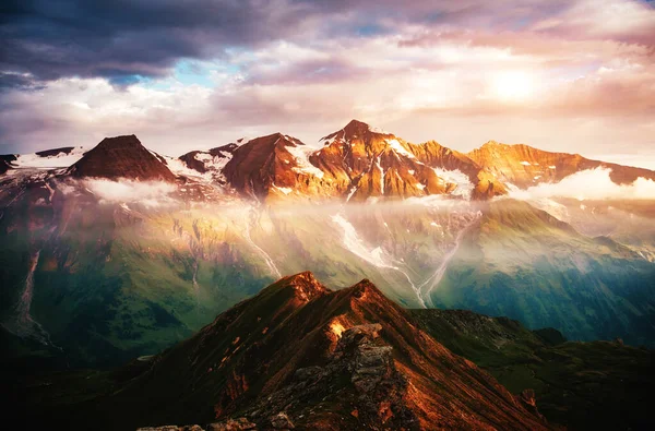 Titt Solbelysta Kullarna Vid Skymningen Dramatisk Kvällsscen Plats Grossglockner High — Stockfoto