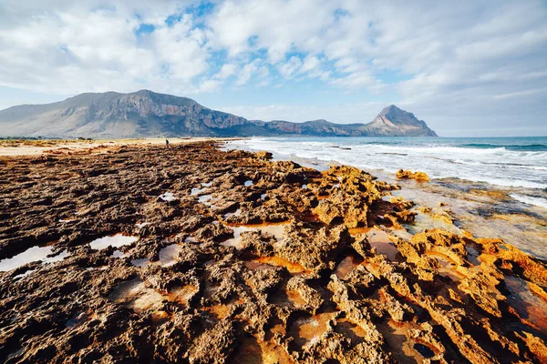 Forma Unica Della Spiaggia Vulcanica Migliori Destinazioni Vacanza All Aria Immagine Stock