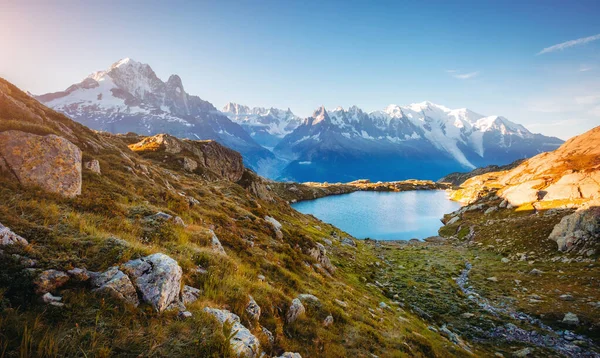 ブランとモンブラン氷河の景色 人気の観光名所 絵のような豪華なシーン 場所Nature Reserve Aiguilles Rouge Graian Alps フランス — ストック写真