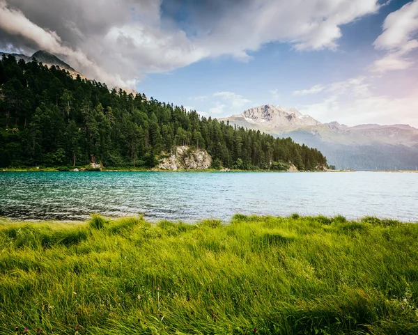 Krásný Výhled Azurový Rybník Champfer Alpském Údolí Malebná Nádherná Scéna — Stock fotografie