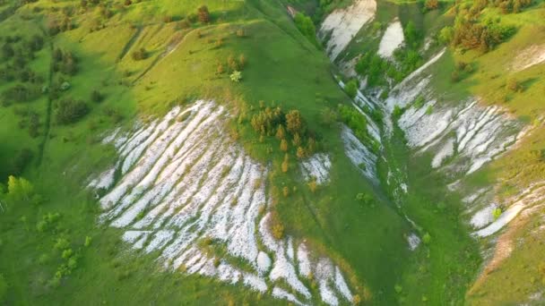 Schilderachtig Landschap Met Groene Heuvels Een Zonnige Dag Vanuit Vogelperspectief — Stockvideo