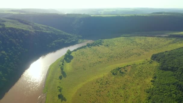 Malerischer Blick Auf Den Großen Fluss Und Das Grüne Tal — Stockvideo