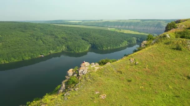 Malerischer Blick Auf Den Großen Fluss Und Das Grüne Tal — Stockvideo