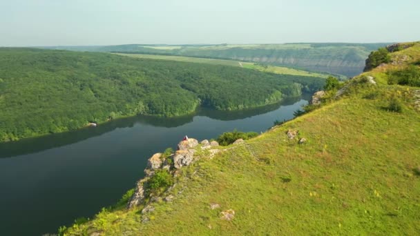 Malebný Výhled Velkou Řeku Zelené Údolí Ptačí Perspektivy Natočeno Videu — Stock video