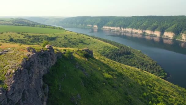 Malerischer Blick Auf Den Großen Fluss Und Das Grüne Tal — Stockvideo