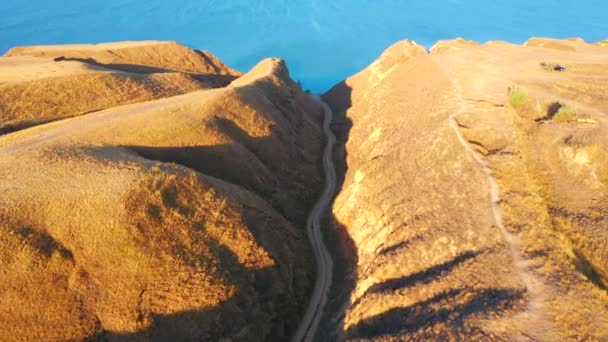 ドニエプル湾の砂の丘で豪華なドローンショット Uhd 4Kビデオで撮影 — ストック動画