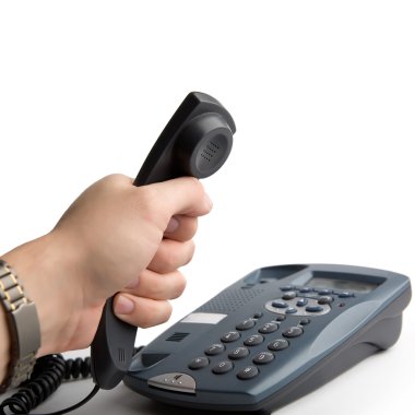 Telefonun bir elinde.