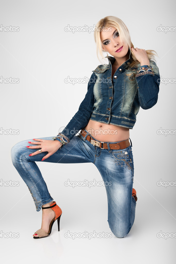 Schöne Junge Frau In Einem Blauen Jeansanzug Stockfotografie Lizenzfreie Fotos © Artgo Biz 