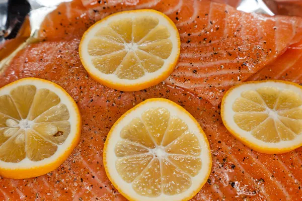 Salmon with orange slices — Stock Photo, Image