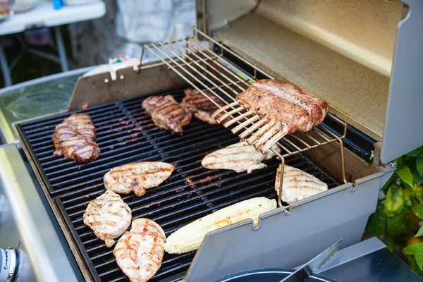 Garden grilling — Stock Photo, Image