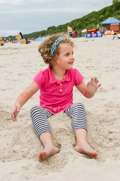 Jugando en la playa — Foto de Stock