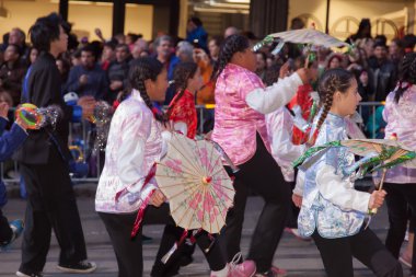 Çin yeni yılı geçit mahallesinde
