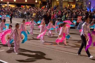 Çin yeni yılı geçit mahallesinde
