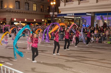 Çin yeni yılı geçit mahallesinde